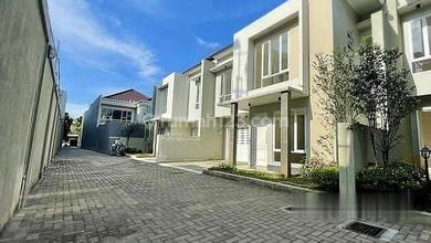 Rumah Dalam Komplek Polonia Cluster Townhouse Otista Cipinang Cimpedak