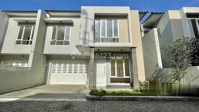 Rumah Dalam Komplek Polonia Cluster Townhouse Otista Cipinang Cimpedak