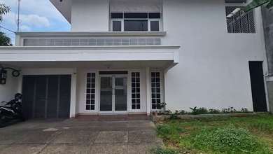 Rumah Pinggir Jalan Raya di Kalibata Akses Jalan 2 Mobil Lebar.
