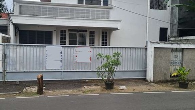 Rumah Pinggir Jalan Raya di Kalibata Akses Jalan 2 Mobil Lebar.