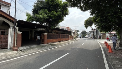 rumah di tebet barat jalan 3 mobil cocok untuk kantor dan usaha