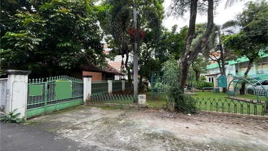 Rumah di Tebet Timur Akses 2 Mobil, Depan Taman