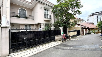 Rumah di Tebet Barat, Akses Jalan 2 Mobil, Siap Huni Dekat Taman Ecopark