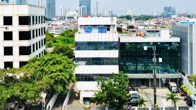 Gedung Perkantoran di Mampang Prapatan Jalan Raya, Depan Halte Busway