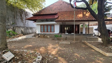 Rumah di menteng, jalan 2 mobil