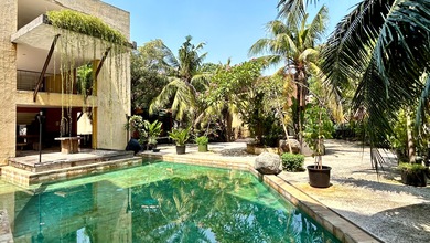 Rumah di Kemang Dalam Komplek Cluster Townhouse Nuansa Villa Bali