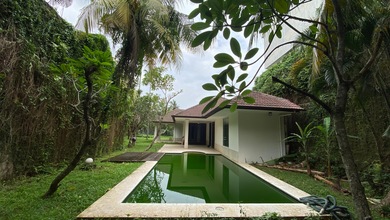 Rumah di kemang dalam, luas 1500 meter, taman luas, dalam komplek compound