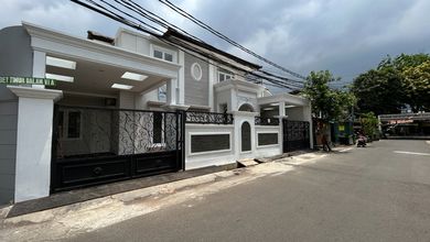 Rumah di tebet timur, akses jalan 3 mobil, dalam proses renovasi