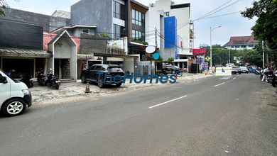 Ruko di Tebet Barat, Jalan Raya