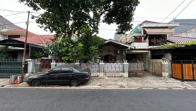 Rumah di Tebet Timur, Akses Jalan 3 Mobil, Dekat Taman Ecopark