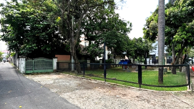 Rumah di Tebet Timur Akses 2 Mobil, Depan Taman