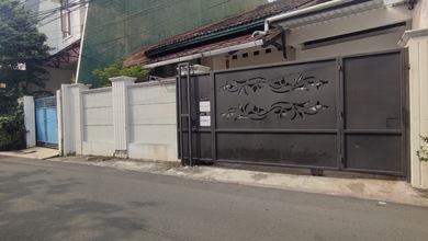 Rumah di menteng dalam tebet, akses jalan 2 mobil, 1 arah