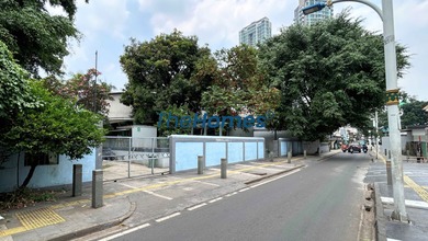 Mini Building Di Kemang, Akses Jalan 3 Mobil