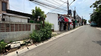 rumah di pejaten barat akses jalan 2 mobil, lebar 11 meter, dekat pejaten raya