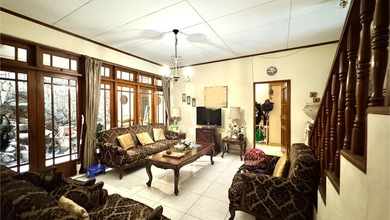 Rumah di dalam komplek gudang peluru, akses lebar