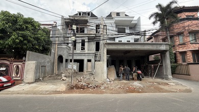 Rumah di Tebet Timur Sisa 1 Unit, Akses Jalan Lebar 3 Mobil, 3 Lantai