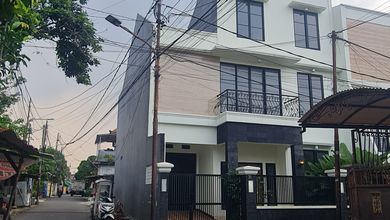 Rumah di Kalibata Utara Akses Jalan 2 Mobil