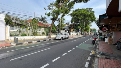 Rumah di tebet barat jalan raya area komersial, cocok untuk hunian dan usaha