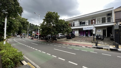 Ruko 3 Unit gandeng Di Tebet Barat Raya, Jalan Raya, 2 Lantai