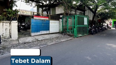 Rumah Hitung Tanah di Tebet Dalam, Akses Jalan 2 Mobil 1 Arah