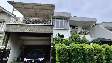 Rumah di dalam komplek permata hijau II, depan taman, ada kolam renang