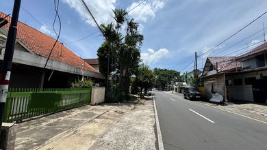 Dijual Cepat ! Rumah Hitung Tanah Gudang Peluru Jalan 2 Mobil