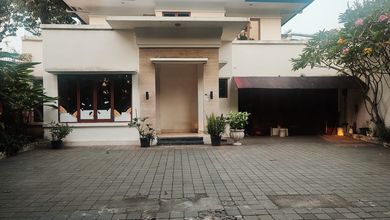 Jual Rumah Bagus LT 1084 m2 area Kebayoran Baru, Jakarta Selatan