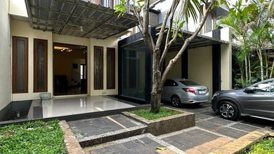Jual Rumah Bagus Luas 303 m2 di Kebayoran Baru, Jakarta Selatan