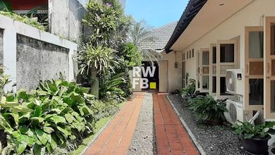 Rumah Nyaman Nan Asri Dengan Halaman Luas Di Puri Mutiara Cipete