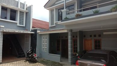 Rumah Hunian Dengan 13 Kamar Kost Aktif di Jalan Raya Area Cipayung  Jakarta Timur