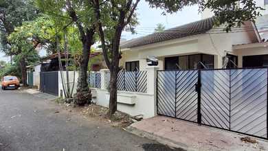 Rumah Dalam Kompleks Elite di Pancoran