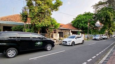 Dijual Cepat !! Rumah Lama Asri Siap Huni Jalan 2 Mobil Lebar