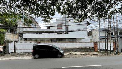 Rumah Modern Luas 500 Jual di Kebayoran Baru, Jakarta Selatan
