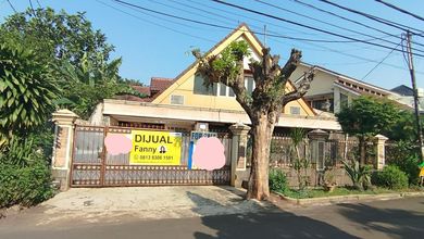 Rumah Asri Dalam Komplek Eilte Gudang Peluru Jalan 3 Mobil 