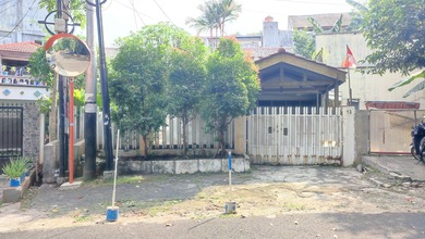 Rumah Hitung Tanah Kebayoran Baru Akses Jalan Lebar