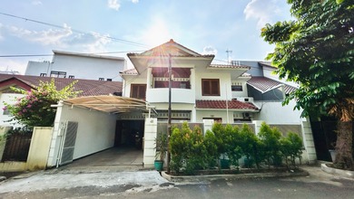 Rumah Siap Huni, Lokasi Strategis. Di Tebet Barat