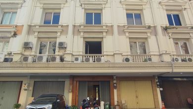 Ruko Di Komplek Perkantoran Royal Palace