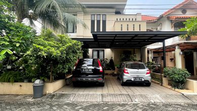 Modern Tropical House Dalam Komplek Premium Pejaten Town House 