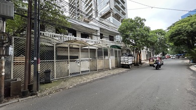 Rumah Hitung Tanah Zona Komerisil Lokasi Strategis ke Casablanca