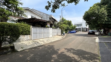 Rumah Luas Tanah 485 m2, Dalam Komplek Elite One Gate System