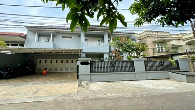 Rumah Mewah + Kost 6 Kt Full Dalam Komplek Depan Taman Jalan Lebar 