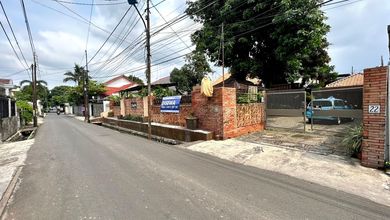 Rumah Nyaman Taman Luas. Cocok Untuk Tinggal, Cafe, Silent Office