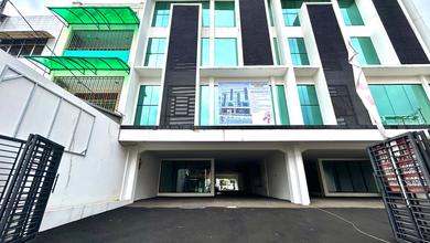 Jatinegara. Gedung 4 Lantai. Dua Muka Jalan. Ada 2 Unit. 