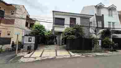 Rumah Siap Huni Dekat Tebet Eco Park Akses Jalan Lebar 3 Mobil