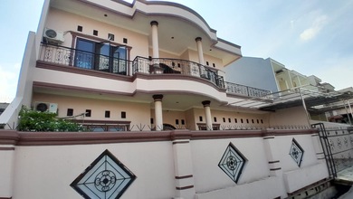 Rumah Bagus Siap Huni Depan Taman di Matraman Pusat Kota 