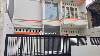 Dijual Rumah Tebet 2 Lantai Strategis
