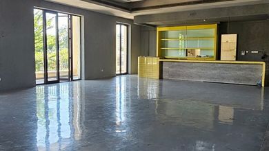 Ruang Usaha Bagus Strategis Pinggir Jalan Raya Kemang Jakarta