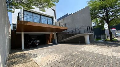 Rumah Baru Desain Minimalis Tropikal Furnished Ampera Jakarta SHM