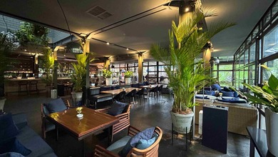 Sepaket Lanjutkan Bisnis Berjalan Dan Ruang Usaha Strategis Premium Kemang Raya Jakarta 