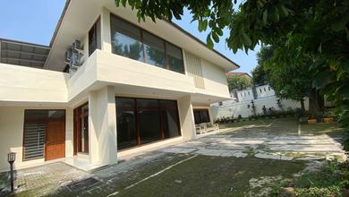 Rumah Luas Cocok Untuk Kantor Kemang Jakarta Selatan